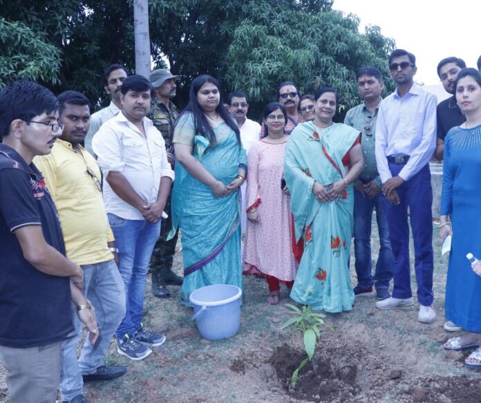 World Environment Day 2022,World Environment Day,Bada Bazaar Youth Wing,Hazaribagh News, Dainik Bharat,DM Nancy Sahay,Environment Day,Environment Day 2022