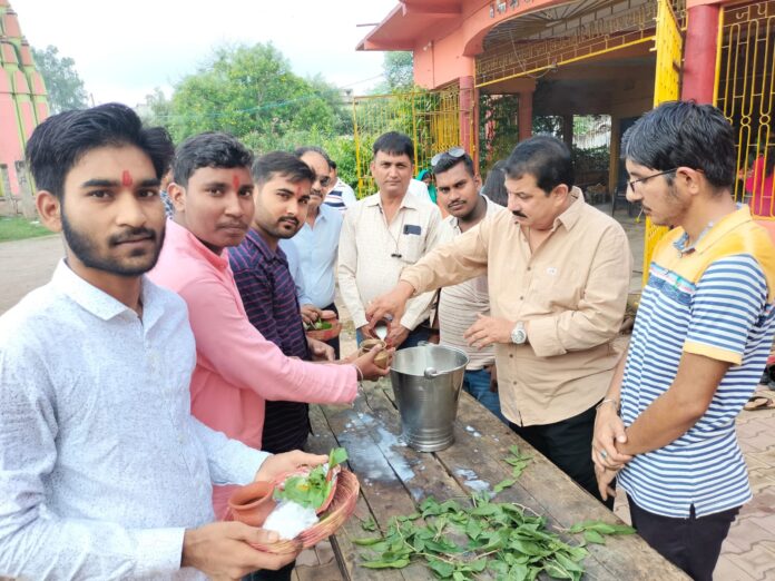 Distribution of 71 liters of milk, Belpatra on the second Monday of Sawan by Bada Bazar Youth Wing.