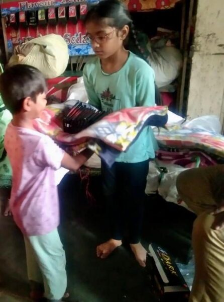 Blanket distribution by Dr. Naeem Tirmiji, Chairman of Gujarat