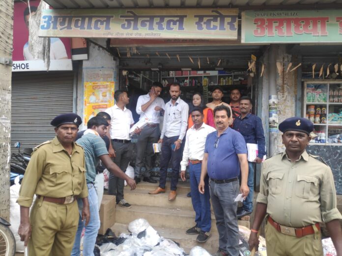 Latehar - Nagar Panchayat's campaign, Agarwal store fined