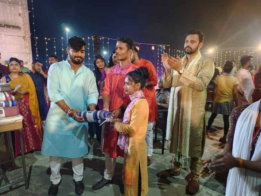 Hazaribagh College of Dental Sciences and Hospital,
Diwali Celebration,
Dr. Praveen Srinivas,
Roli Gupta,
Pari Foundation,
Blankets and Sweets Distribution,