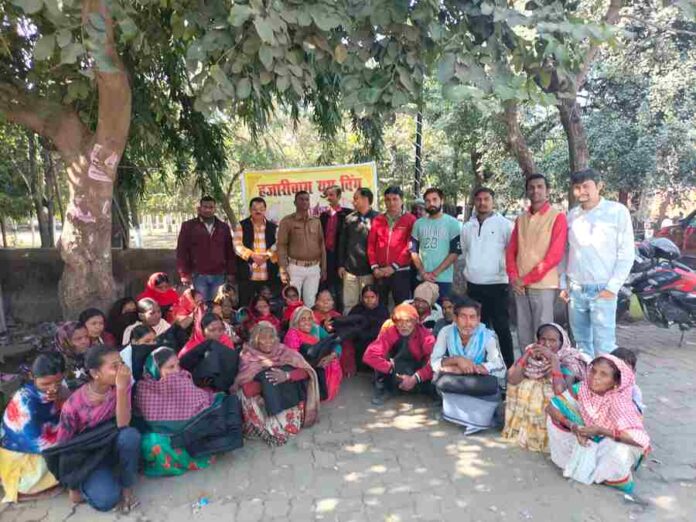 Hazaribagh Youth Wing distributed blankets among students and needy