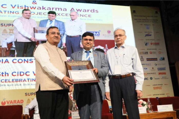 Atul Kumar Tripathi, ED (Projects), GAIL (India) Limited, received the “Best Public Officer” award at the prestigious 15th CIDC Vishwakarma Awards!