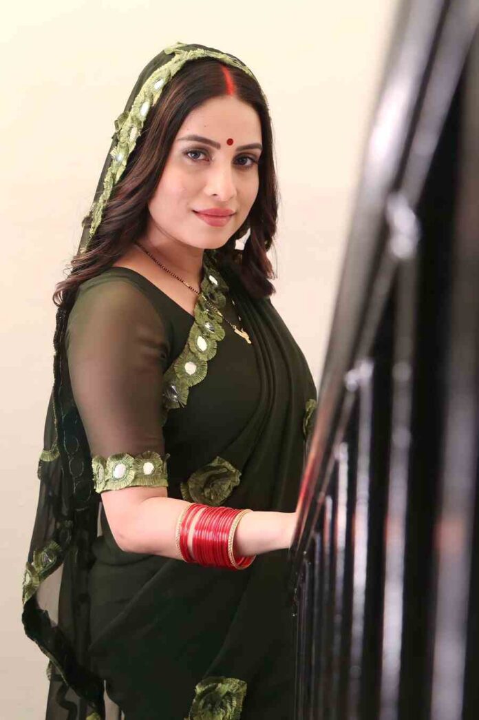 The real TRP queen of Bhojpuri films Sanjana Pandey has once again created a buzz, her acting in the film Gavanwa Ke Sari is being praised everywhere!