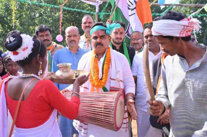 Jharkhand Election 2024: India Mahagathbandhan candidate Munna Singh inaugurated the historic Sohrai Jatra fair, emphasized on the preservation of tribal culture