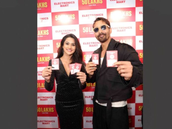 Actor Harshvardhan Rane and actress Sanchi Rai distributed prizes worth Rs 50 lakh to the lucky draw winners of Electronics Mart