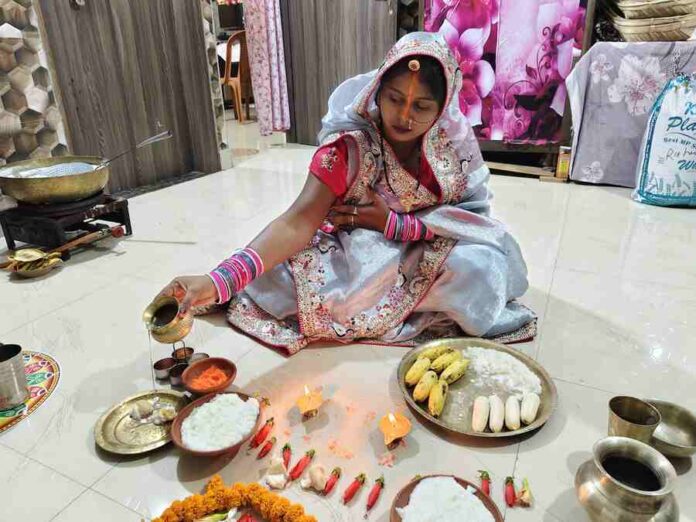 Hazaribagh: On the second day of Chhath festival, devotees started 36 hours of waterless fast with Kharna Puja