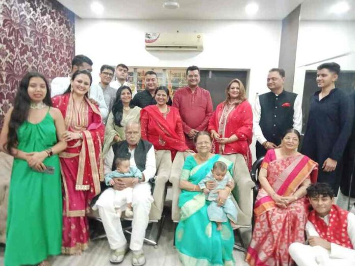 Hazaribagh News: MP Manish Jaiswal celebrated Diwali with his family and supporters