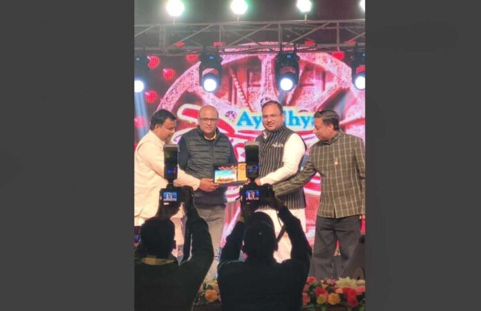 Bhojpuri cinema's 'PRO King' Ranjan Sinha receives Best PRO Award