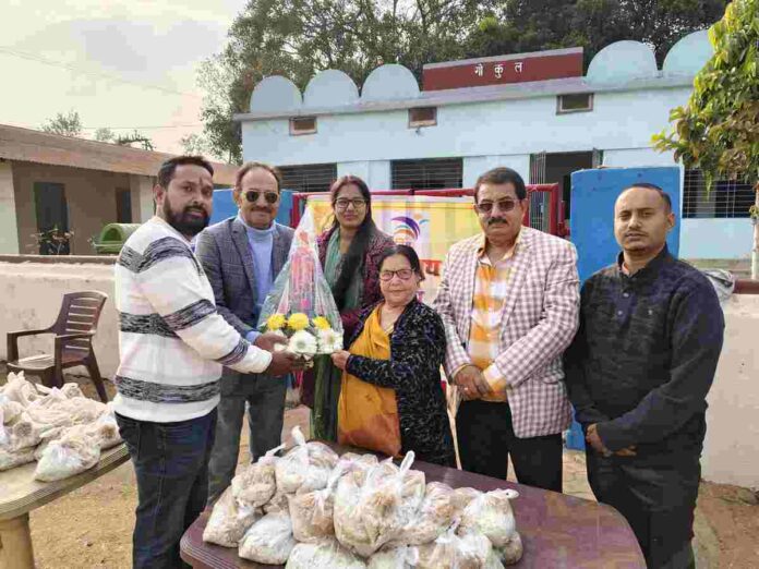 Hazaribagh Youth Wing celebrated Makar Sankranti festival in the cowshed, honored cow service and workers