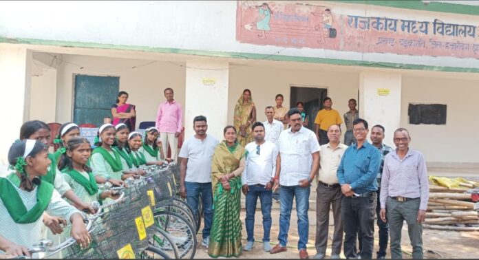 Students of Jarjara got direction of progress, public representatives distributed bicycles