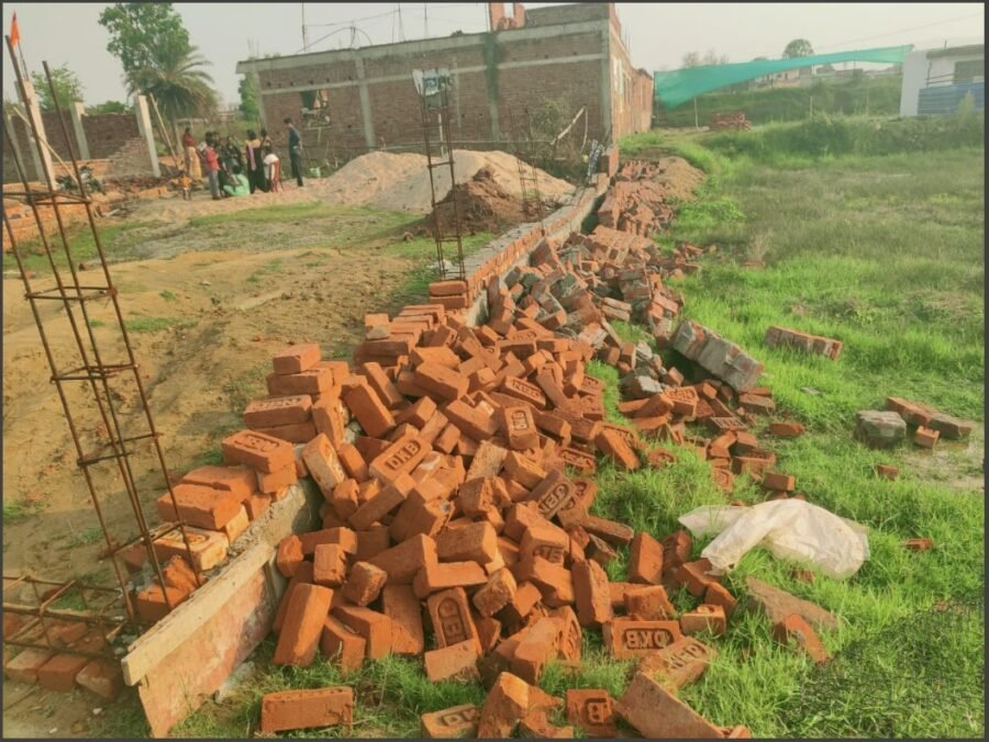 Hazaribagh News: जमीन विवाद को लेकर भीषण हमला, पेट्रोल बम और हथियारों से लैस भीड़ ने किया हमला, कई लोग गिरफ्तार 3 2 scaled