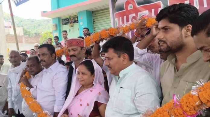 RJD MLA विजय सम्राट ने किया महिला सम्मान समारोह का आयोजन, सामुदायिक भवन का उद्घाटन